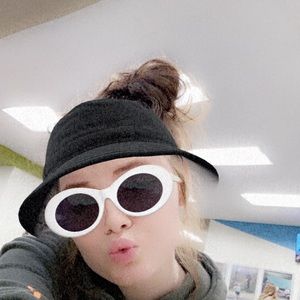 Meet your Posher, Kerra